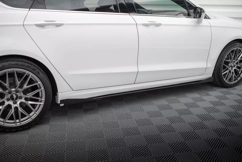 Maxton Design Street Pro Seitenschweller-Flaps für Ford Mondeo Sport Mk5 Facelift / Fusion Sport Mk2 Facelift – Ansicht 3