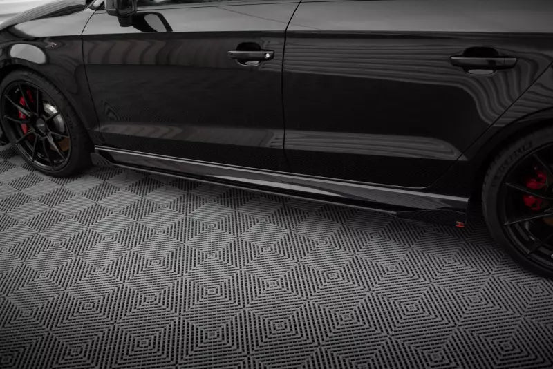 Maxton Design Street Pro Seitenschweller (Paar) für Audi RS3 Limousine 8V Facelift Schwarz mit Hochglanz Flaps – Ansicht 3