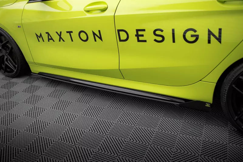 Maxton Design Street Pro Seitenschweller (Paar) für BMW 1er F40 M-Paket / M135i Schwarz mit Hochglanz Flaps – Ansicht 3