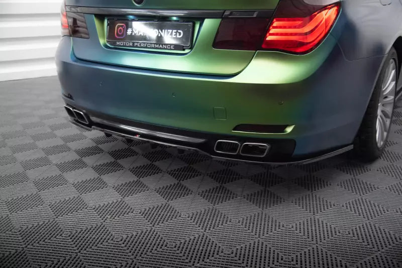 Maxton Design mittlerer Heckdiffusor DTM Look für BMW 7 F01 Hochglanz schwarz – Ansicht 1