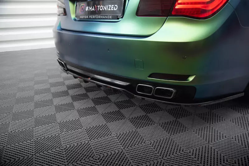 Maxton Design mittlerer Heckdiffusor DTM Look für BMW 7 F01 Hochglanz schwarz – Ansicht 4