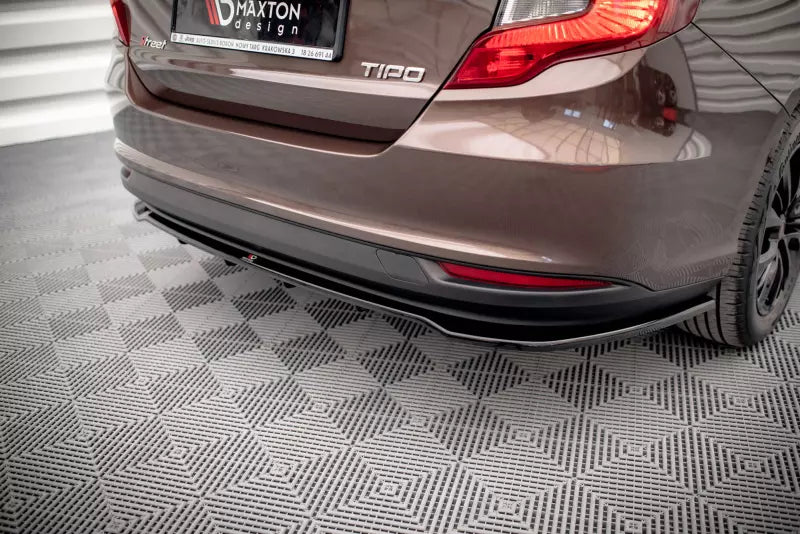 Maxton Design mittlerer Heckdiffusor DTM Look für Fiat Tipo S Limousine Mk1 Hochglanz schwarz – Ansicht 1