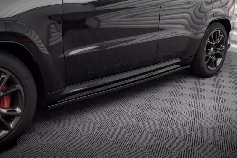 Maxton Design Seitenschweller (Paar) für Jeep Grand Cherokee SRT WK2 Facelift Hochglanz schwarz – Ansicht 1