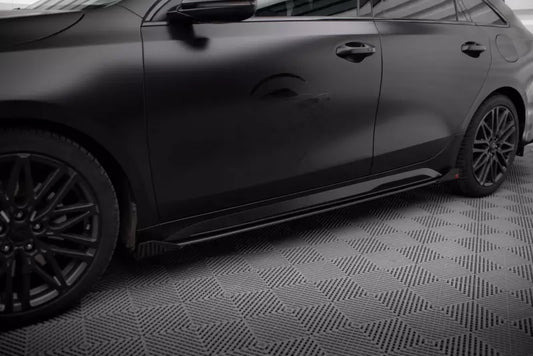 Maxton Design Street Pro Seitenschweller (Paar) für Kia Proceed GT Mk1 Facelift Schwarz mit Hochglanz Flaps – Ansicht 1