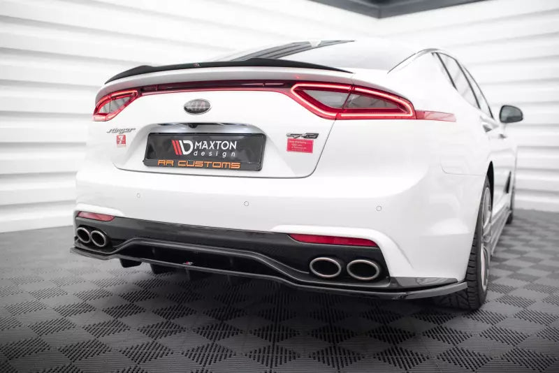 Maxton Design mittlerer Heckdiffusor DTM Look für Kia Stinger GT-Line Mk1 Hochglanz schwarz – Ansicht 3