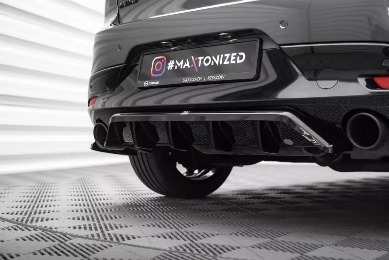 Maxton Design mittlerer Heckdiffusor DTM Look für Mazda 3 Mk4 Hochglanz schwarz – Ansicht 1