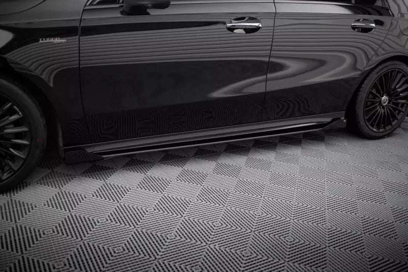 Maxton Design Seiten Flaps Mercedes-AMG A35 W177 Facelift Hochglanz schwarz – Ansicht 2