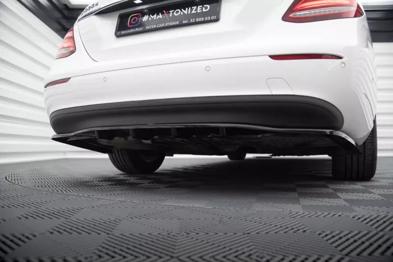 Maxton Design mittlerer Heckdiffusor DTM Look für Mercedes-Benz E W213 Hochglanz schwarz – Ansicht 2
