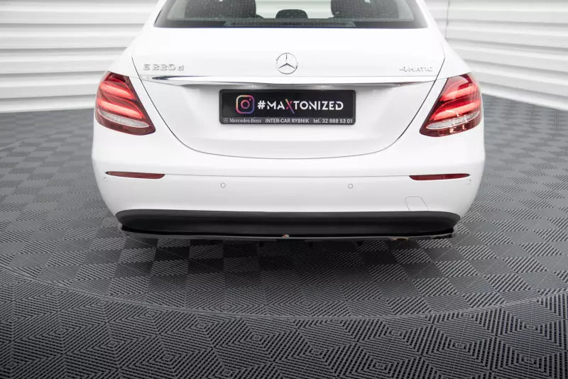 Maxton Design mittlerer Heckdiffusor DTM Look für Mercedes-Benz E W213 Hochglanz schwarz – Ansicht 3