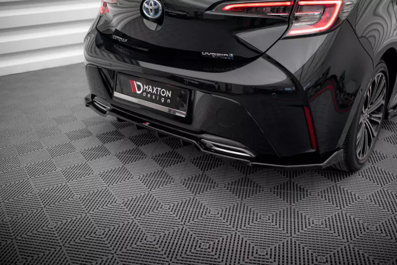 Maxton Design mittlerer Heckdiffusor DTM Look für Toyota Corolla Hatchback Mk12 Hochglanz schwarz – Ansicht 1