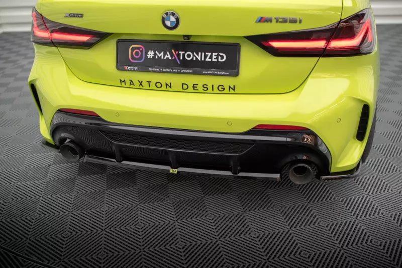 Maxton Design Mittlerer Heckdiffusor V.2 für BMW M135i F40 Hochglanz schwarz – Ansicht 1