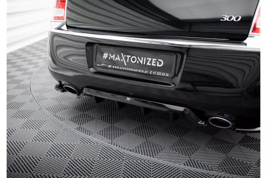 Maxton Design mittlerer Heckdiffusor DTM Look für Chrysler 300 Mk2 Hochglanz schwarz – Ansicht 1