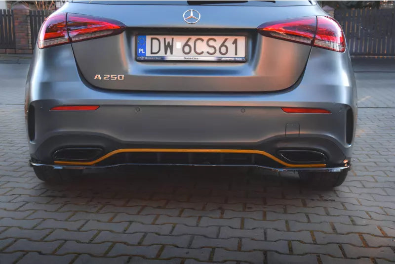 Maxton Design mittlerer Heckdiffusor DTM Look für Mercedes-Benz A Hatchback AMG Line W177 Hochglanz schwarz – Ansicht 1