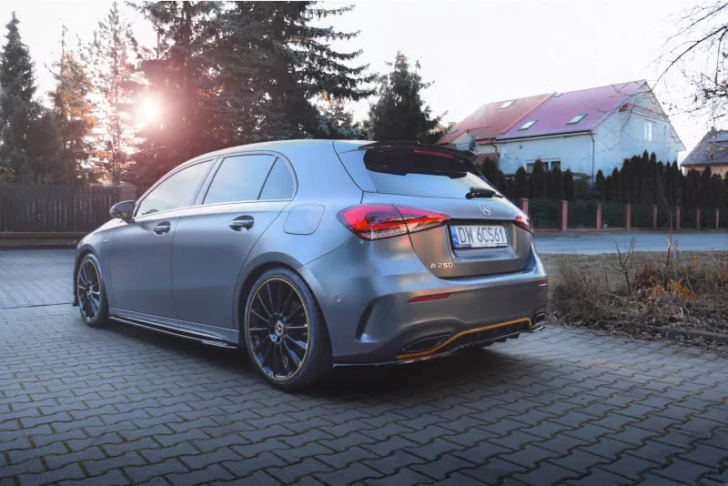 Maxton Design mittlerer Heckdiffusor DTM Look für Mercedes-Benz A Hatchback AMG Line W177 Hochglanz schwarz – Ansicht 2