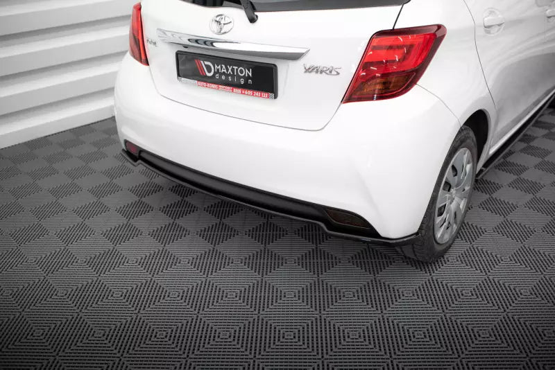 Maxton Design Mittlerer Heckdiffusor für Toyota Yaris Mk3 Facelift Hochglanz schwarz – Ansicht 1