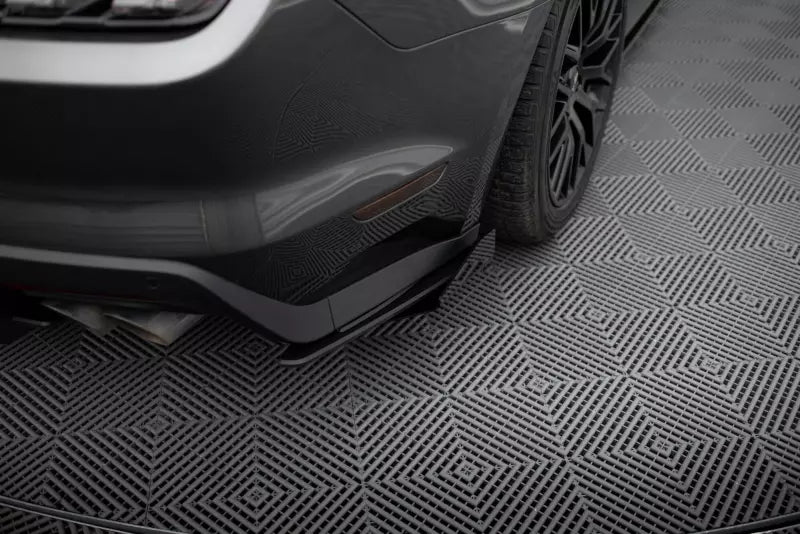 Maxton Design Street Pro Heckdiffusor-Flaps für Ford Mustang GT Mk6 Schwarz matt mit Hochglanz Flaps – Ansicht 3