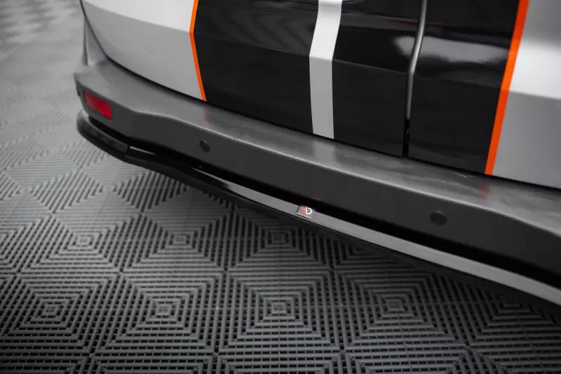Maxton Design Mittlerer Heckdiffusor für Ford Transit Courier Mk1 Hochglanz schwarz – Ansicht 3