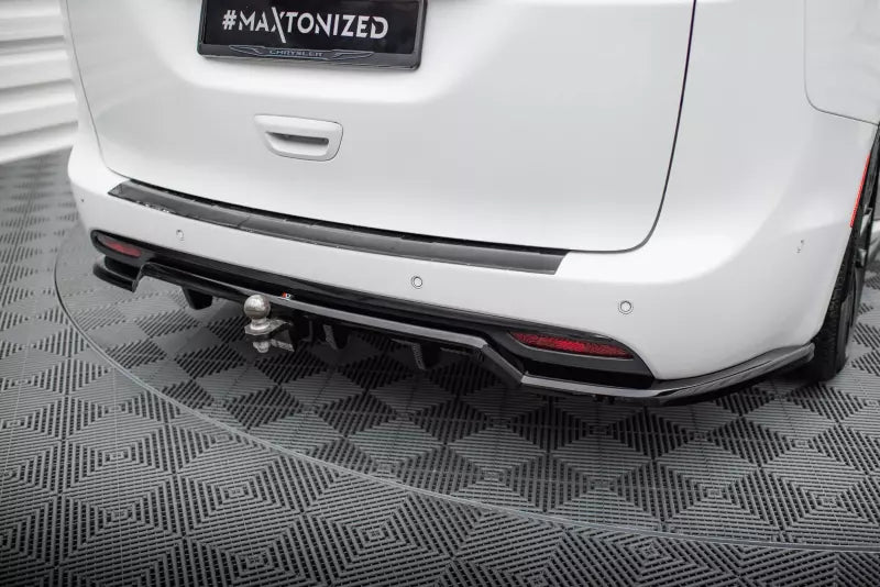 Maxton Design mittlerer Heckdiffusor für Chrysler Pacifica Mk2 Facelift Hochglanz schwarz – Ansicht 1