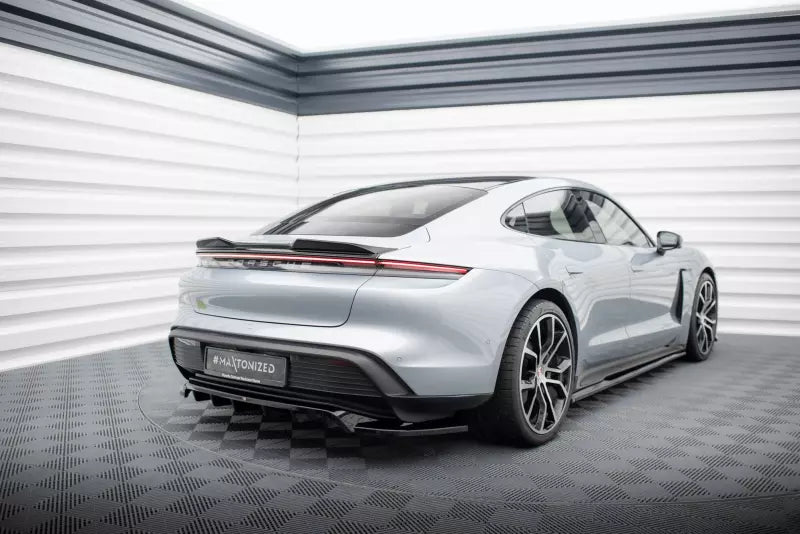 Maxton Design mittlerer Heckdiffusor für Porsche Taycan / Taycan 4 / Taycan 4S / Taycan GTS Mk1 Hochglanz schwarz – Ansicht 2