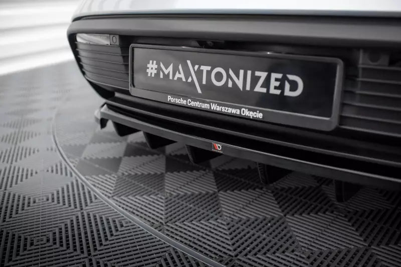 Maxton Design mittlerer Heckdiffusor für Porsche Taycan / Taycan 4 / Taycan 4S / Taycan GTS Mk1 Hochglanz schwarz – Ansicht 3