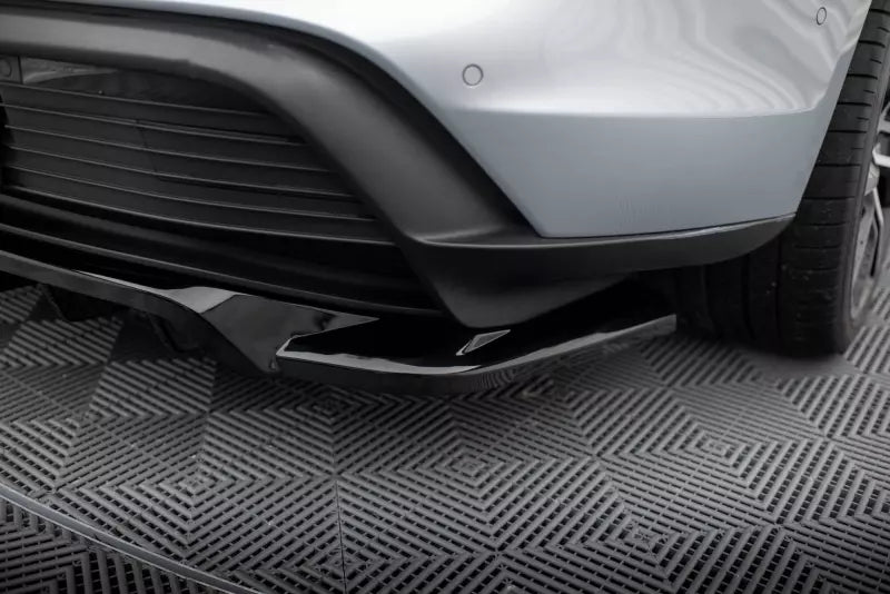 Maxton Design mittlerer Heckdiffusor für Porsche Taycan / Taycan 4 / Taycan 4S / Taycan GTS Mk1 Hochglanz schwarz – Ansicht 4