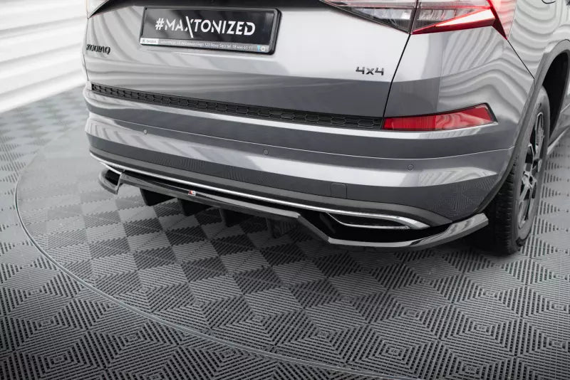 Maxton Design mittlerer Heckdiffusor für Skoda Kodiaq Sportline Mk1 Facelift Hochglanz schwarz – Ansicht 1