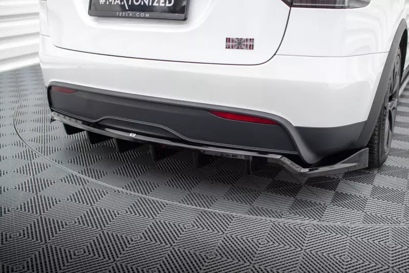 Maxton Design mittlerer Heckdiffusor für Tesla Model X Mk1 Facelift Hochglanz schwarz – Ansicht 1