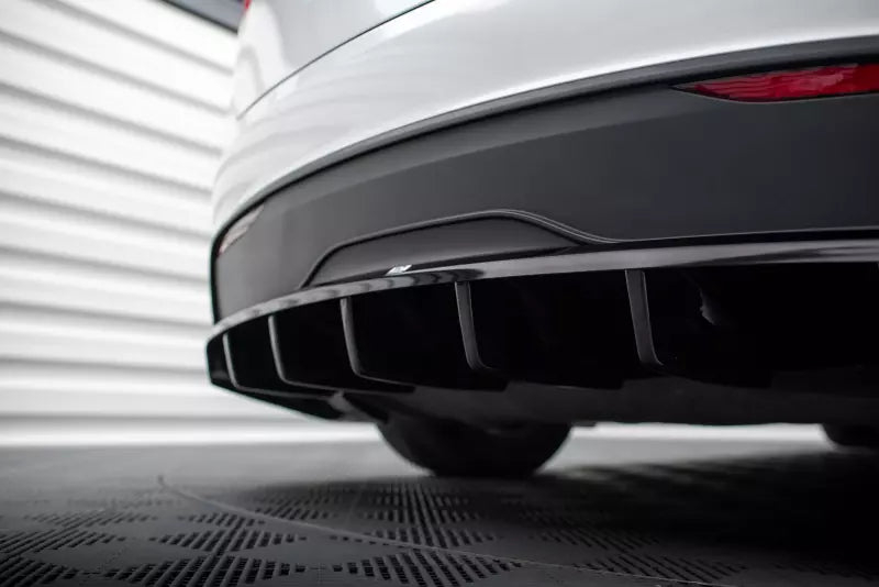 Maxton Design mittlerer Heckdiffusor für Tesla Model X Mk1 Facelift Hochglanz schwarz – Ansicht 3