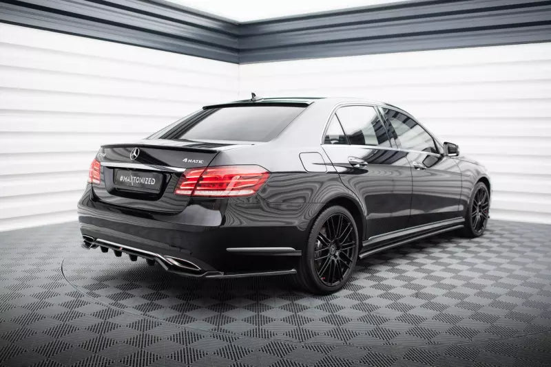 Maxton Design Mittlerer Heckdiffusor für Mercedes-Benz E W212 Facelift Hochglanz schwarz – Ansicht 3