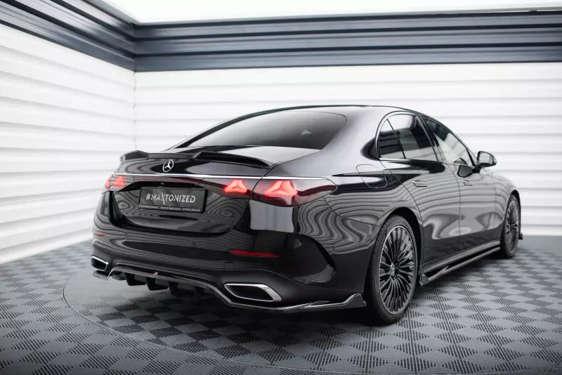 Maxton Design Heckspoiler 3D für Mercedes-Benz E Limousine AMG-Line W214 Hochglanz schwarz – Ansicht 2