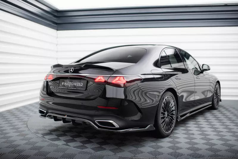 Maxton Design Mittlerer Heckdiffusor für Mercedes E-Klasse AMG-Line W214 Hochglanz schwarz – Ansicht 2