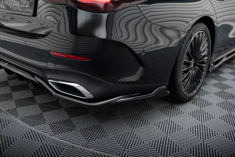 Maxton Design Mittlerer Heckdiffusor für Mercedes E-Klasse AMG-Line W214 Hochglanz schwarz – Ansicht 3