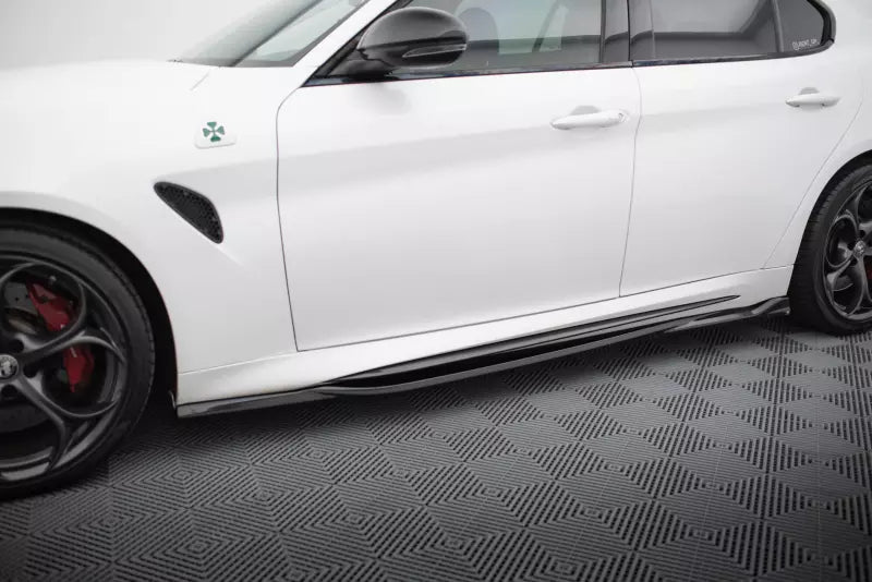 Maxton Design Seitenschweller (Paar) für Alfa Romeo Giulia Quadrifoglio Hochglanz schwarz – Ansicht 1
