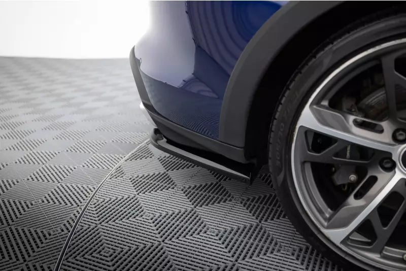 Maxton Design Diffusor Flaps für Porsche Taycan Cross Turismo 4S Hochglanz schwarz – Ansicht 3