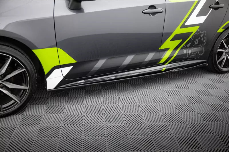 Maxton Design Seitenschweller (Paar) für Toyota Corolla GR Sport Touring Sports XII Hochglanz schwarz – Ansicht 3