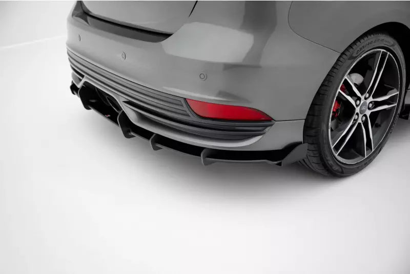 Maxton Design Street Pro Heckdiffusor für Ford Focus ST Mk3 Facelift schwarz mit Hochglanz Flaps – Ansicht 3