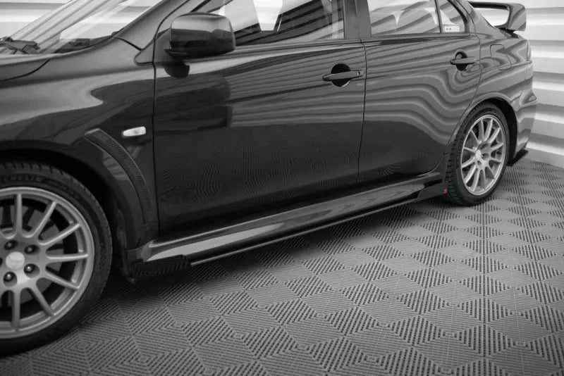 Maxton Design Street Pro Seitenschweller Flaps für Mitsubishi Lancer EVO X Hochglanz schwarz – Ansicht 3
