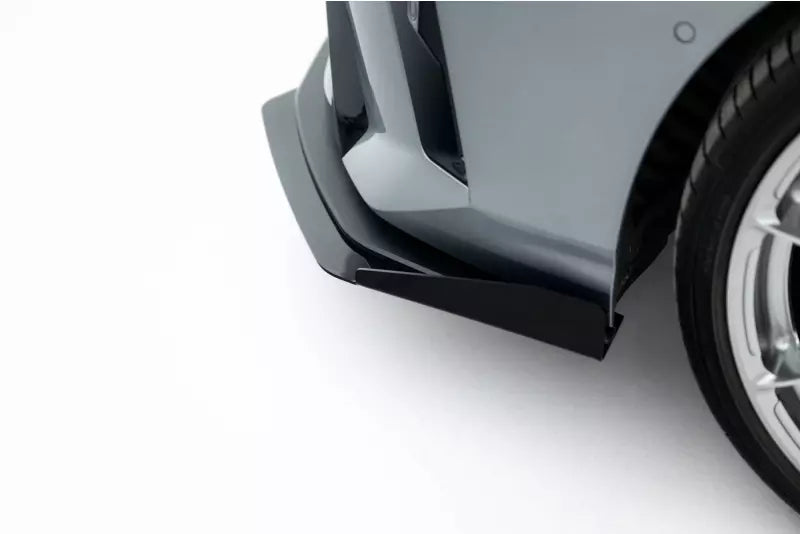 Maxton Design Street Pro Frontlippe mit Flaps für BMW M135i F70 matt schwarz mit Hochglanz Flaps – Ansicht 4