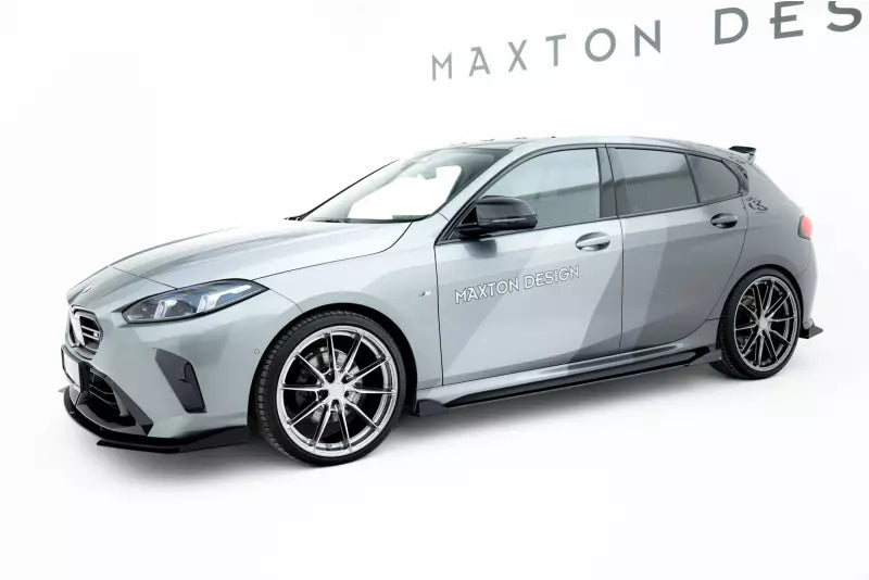 Maxton Design Street Pro Seitenschweller (Paar) mit Flaps für BMW M135i F70 mit schwarzen Hochglanz Flaps – Ansicht 2