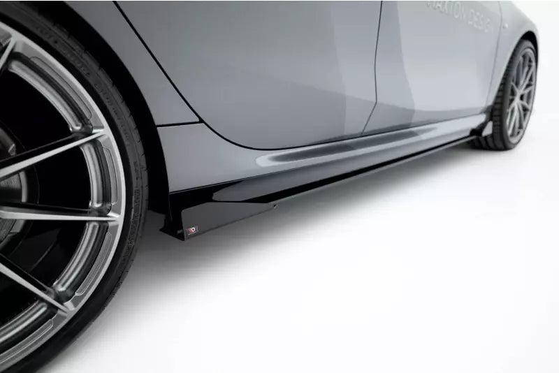 Maxton Design Street Pro Seitenschweller (Paar) mit Flaps für BMW M135i F70 mit schwarzen Hochglanz Flaps – Ansicht 3