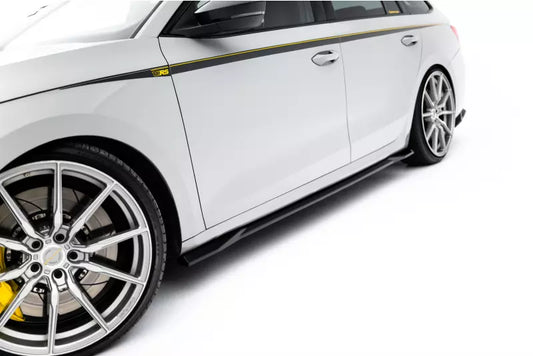 Maxton Design Seitenschweller (Paar) V.1 für Skoda Octavia RS Liftback / Combi Mk4 / Mk4 Facelift Hochglanz schwarz – Ansicht 1