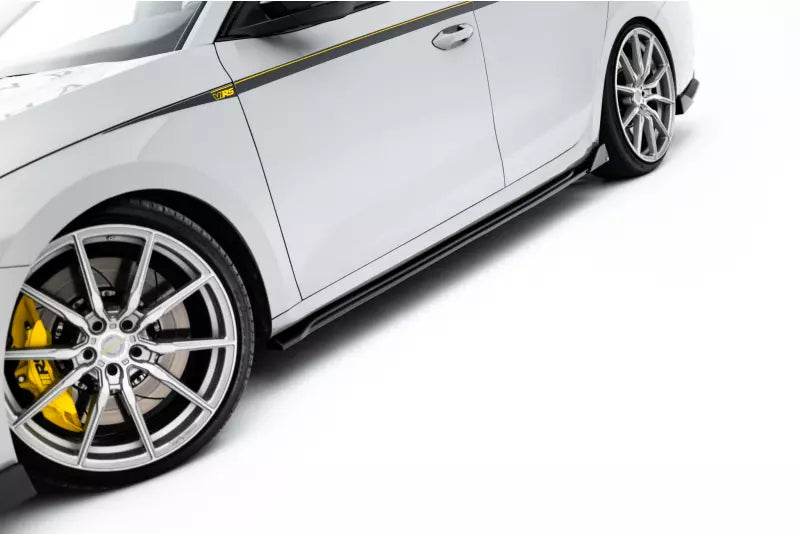 Maxton Design Seitenschweller (Paar) V.2 für Skoda Octavia RS Liftback / Combi Mk4 / Mk4 Facelift Hochglanz schwarz – Ansicht 1