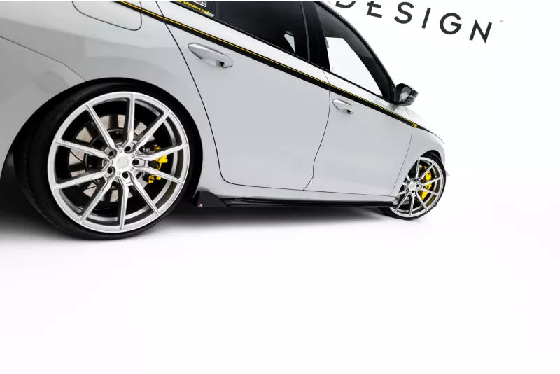 Maxton Design Seitenschweller (Paar) V.2 für Skoda Octavia RS Liftback / Combi Mk4 / Mk4 Facelift Hochglanz schwarz – Ansicht 3