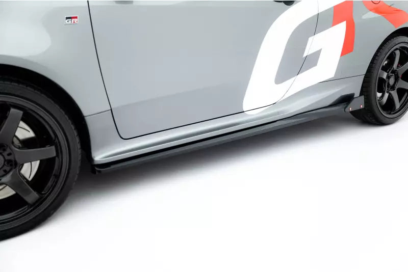 Maxton Design Seitenschweller (Paar) mit Flaps für Toyota Yaris GR Mk4 Facelift Hochglanz schwarz – Ansicht 3