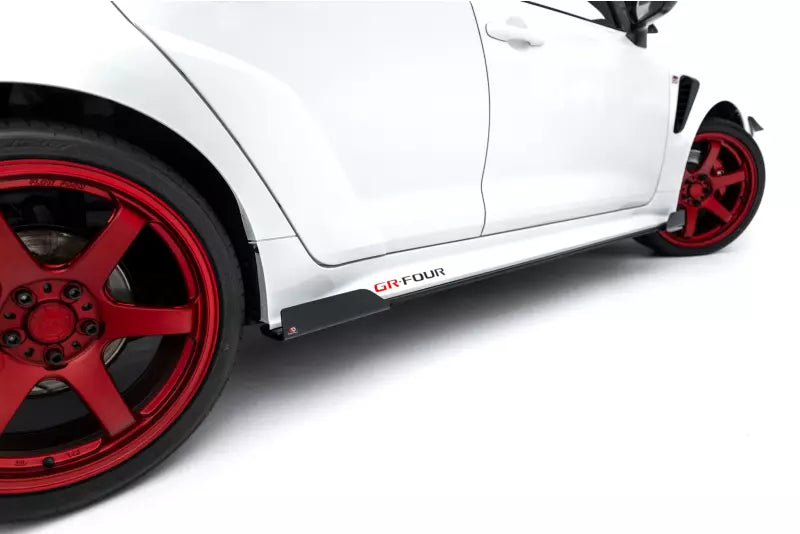Maxton Design Street Pro Seitenschweller (Paar) mit Flaps für Toyota GR Corolla Mk12 Schwarz mit Hochglanz Flaps – Ansicht 3