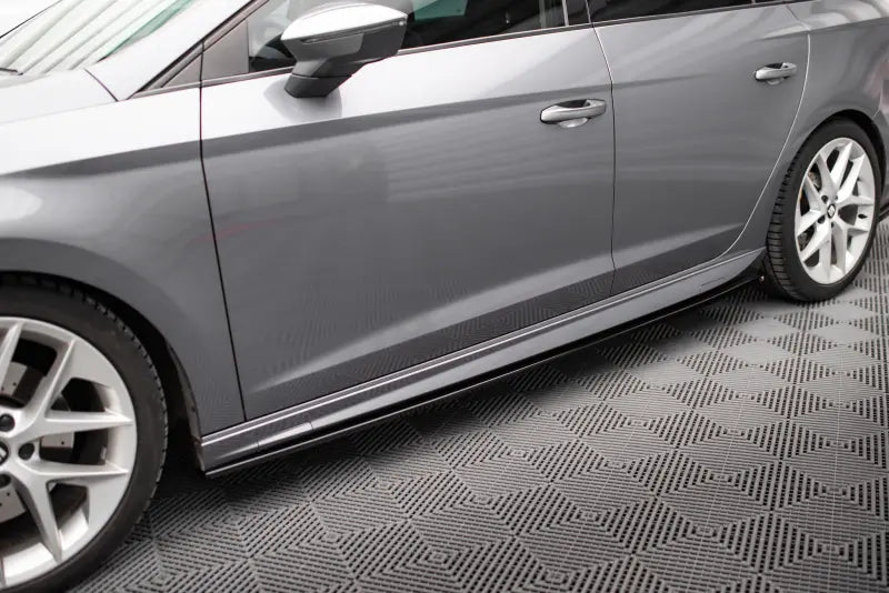 Maxton Design Seitenschweller (Paar) V.5 für Seat Leon Cupra / FR / Standard (mit Aero Paket) Mk3 2012-2020 Hochglanz schwarz – Ansicht 2