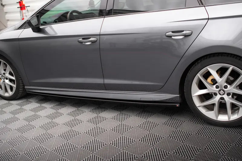 Maxton Design Seitenschweller (Paar) V.5 für Seat Leon Cupra / FR / Standard (mit Aero Paket) Mk3 2012-2020 Hochglanz schwarz – Ansicht 3