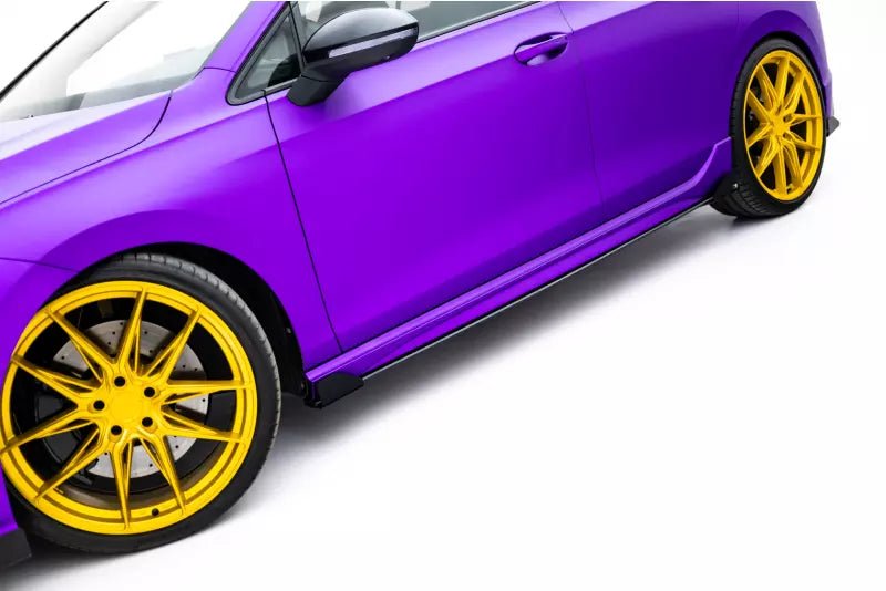 Maxton Design Street Pro Seitenschweller mit Flaps für VW Golf R 8 / 8 Facelift Hochglanz schwarz – Ansicht 2