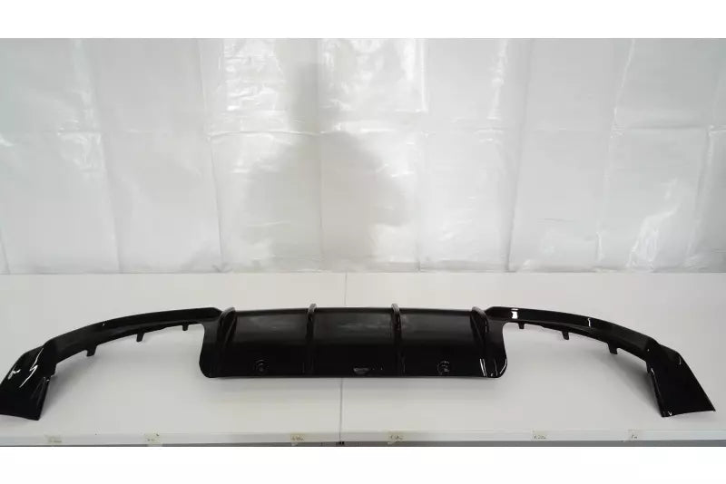 B-Ware Maxton Design Heckdiffusor V.2 für VW Golf 8 R Hochglanz schwarz – Ansicht 2