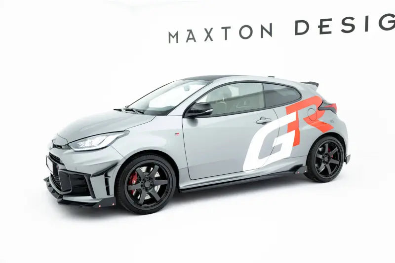 Maxton Design Seitenschweller (Paar) mit Flaps für Toyota GR Yaris Mk4 Facelift Hochglanz schwarz – Ansicht 1